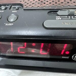 GE Vintage 1980s Digital AM/FM‎ Woodgrain Clock Radio Alarm Model 7-4612A Works